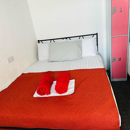Backpackers Blackpool Hotel & Suites Bagian luar foto