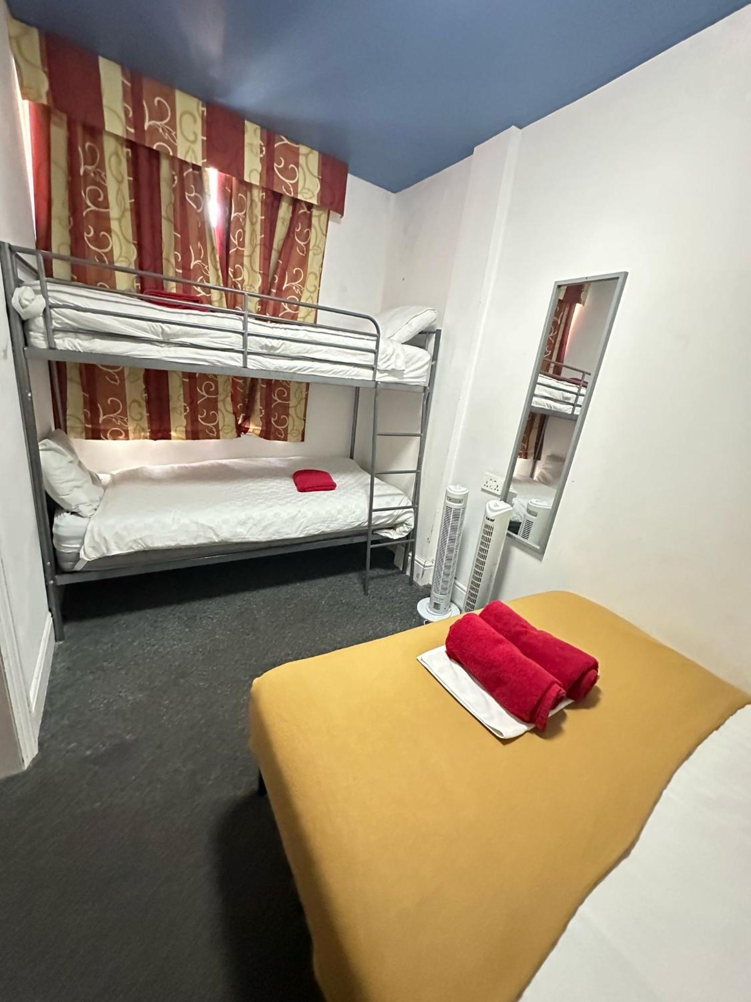 Backpackers Blackpool Hotel & Suites Bagian luar foto