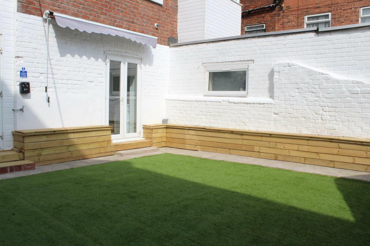 Backpackers Blackpool Hotel & Suites Bagian luar foto